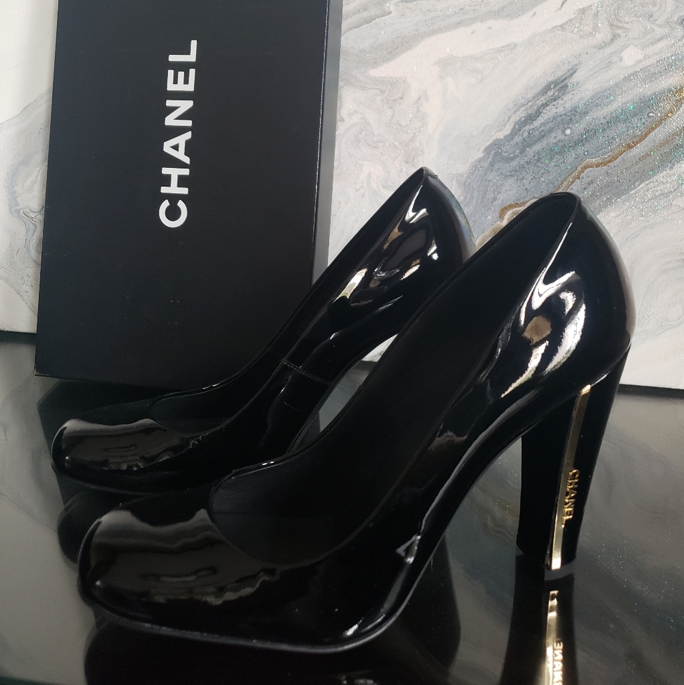 CHANEL Glossy Black Heels with Gold Accent